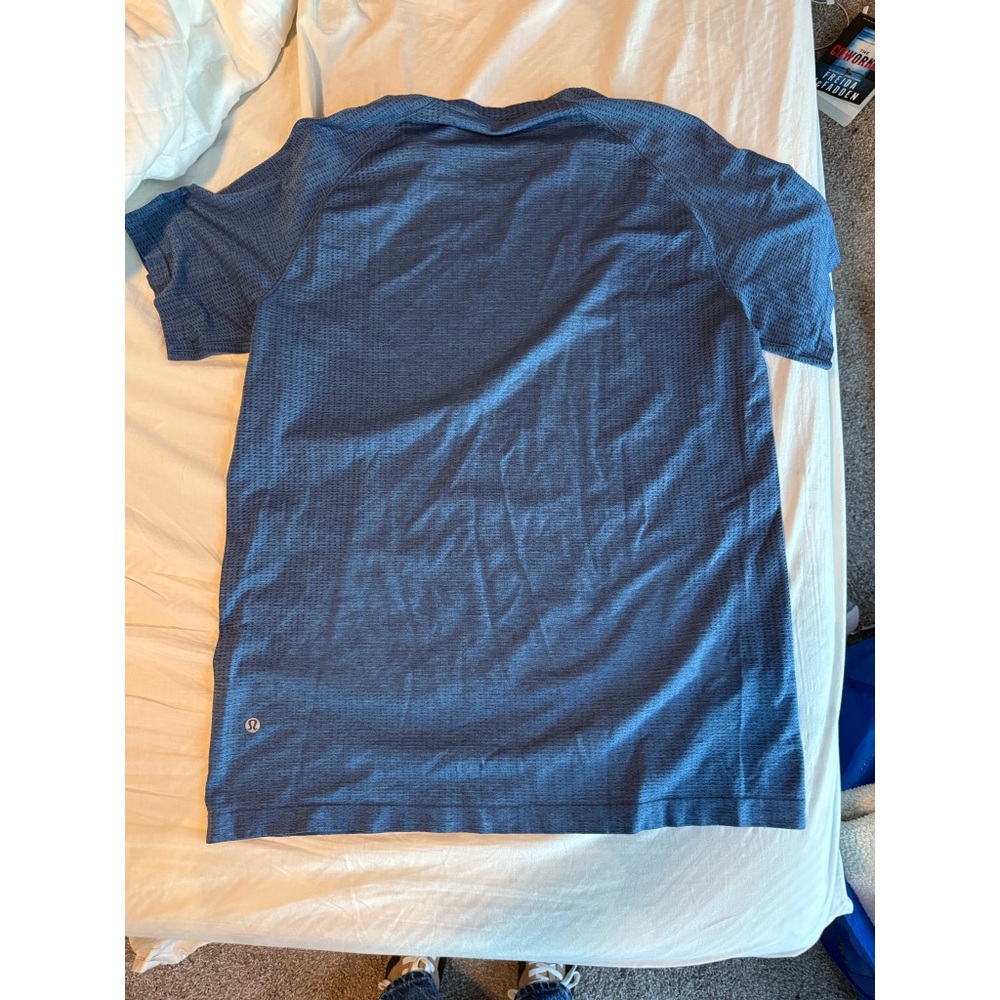 lululemon athletica Men's Navy Short Sleeve Tee - Picture 1 of 4